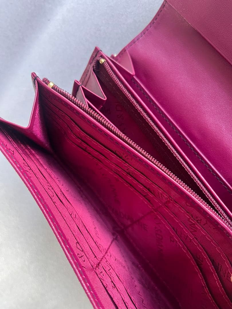 値下げ！PINKY & DIANNE ロゴ型押し 長財布 ブラック