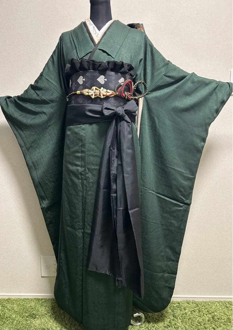 ガメママ シックな深緑にぶどう葉の立体地紋　豪華成人式振袖８点