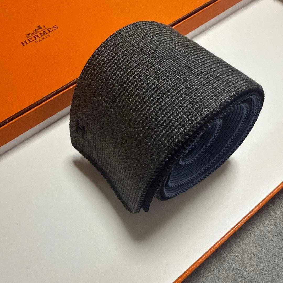 美品　エルメス　ネクタイ　ニットタイ　紺・黒・青・グレー　無地　H柄 4way