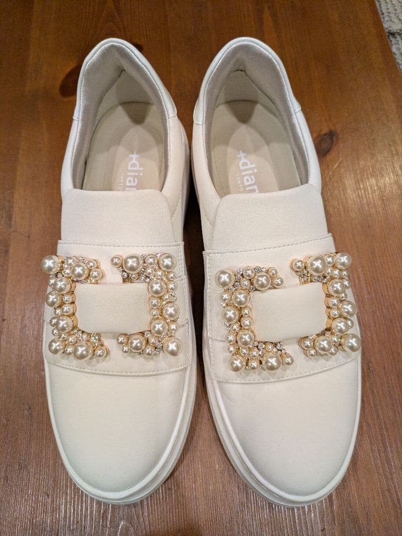 ➕DIANA パールビジューホワイトスニーカー 23.5