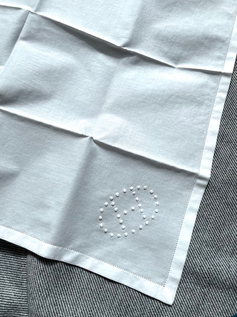 【未使用】HERMESエルメス ハンカチ Hロゴ刺繍　ホワイト　白　コットン