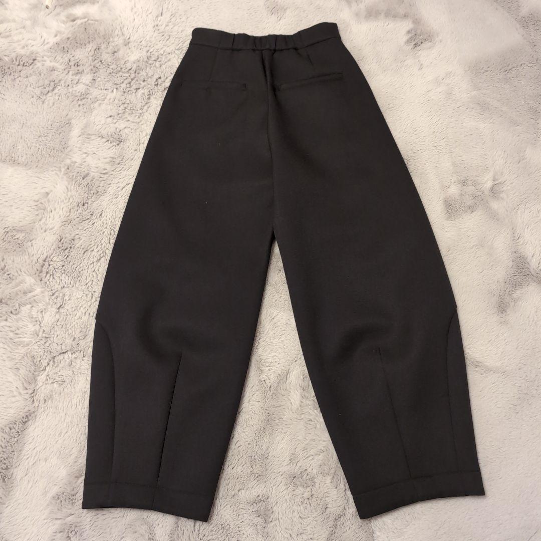 UN3D. アーチコクーンパンツ　38 黒
