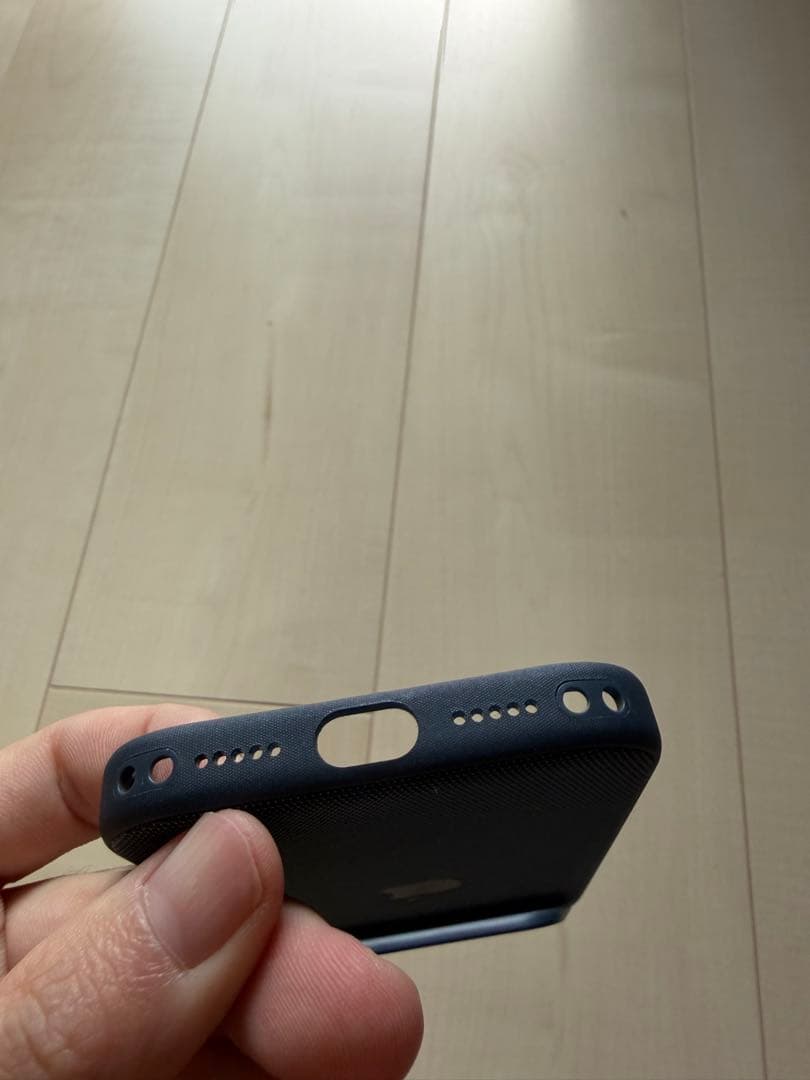 アイフォン17pro テックウーブンケース　紺色