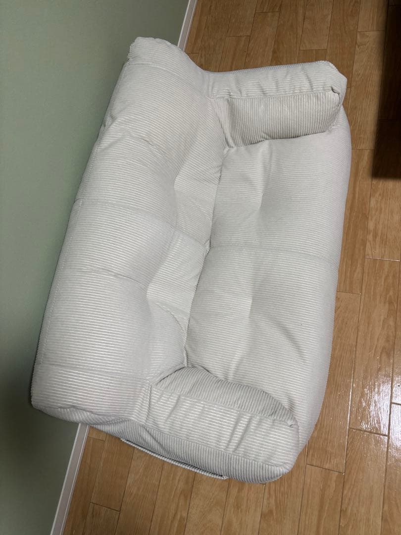 ストライプデザイン ホワイト2人掛けソファ