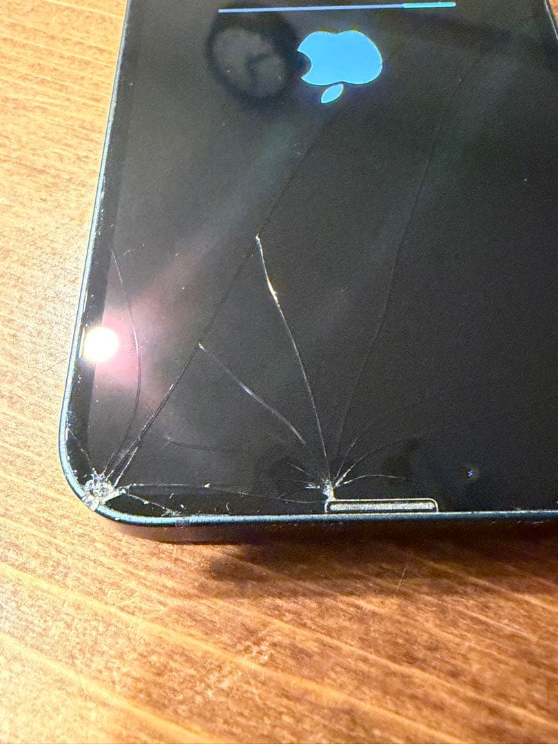 Apple iPhone 13 ミッドナイト 本体 充電ケーブル付き　画面割れ