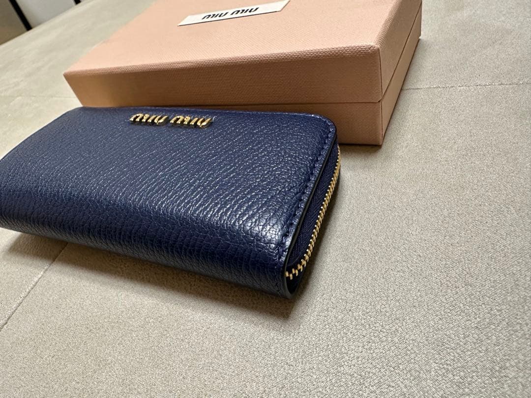 miu miu ネイビー レザー キーケース
