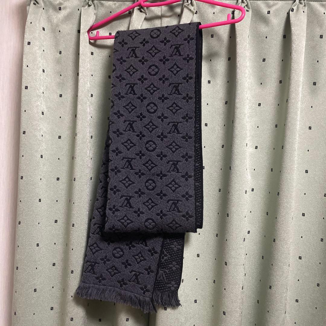 LOUIS VUITTON ブラック マフラー（箱付き）