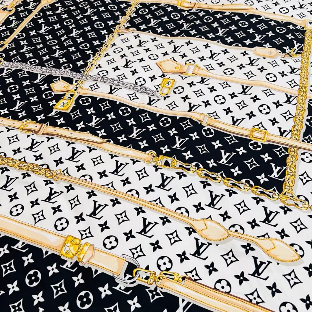 ルイヴィトン カレ　モノグラム　コンフィデンシャル スカーフ ブラック　ホワイト