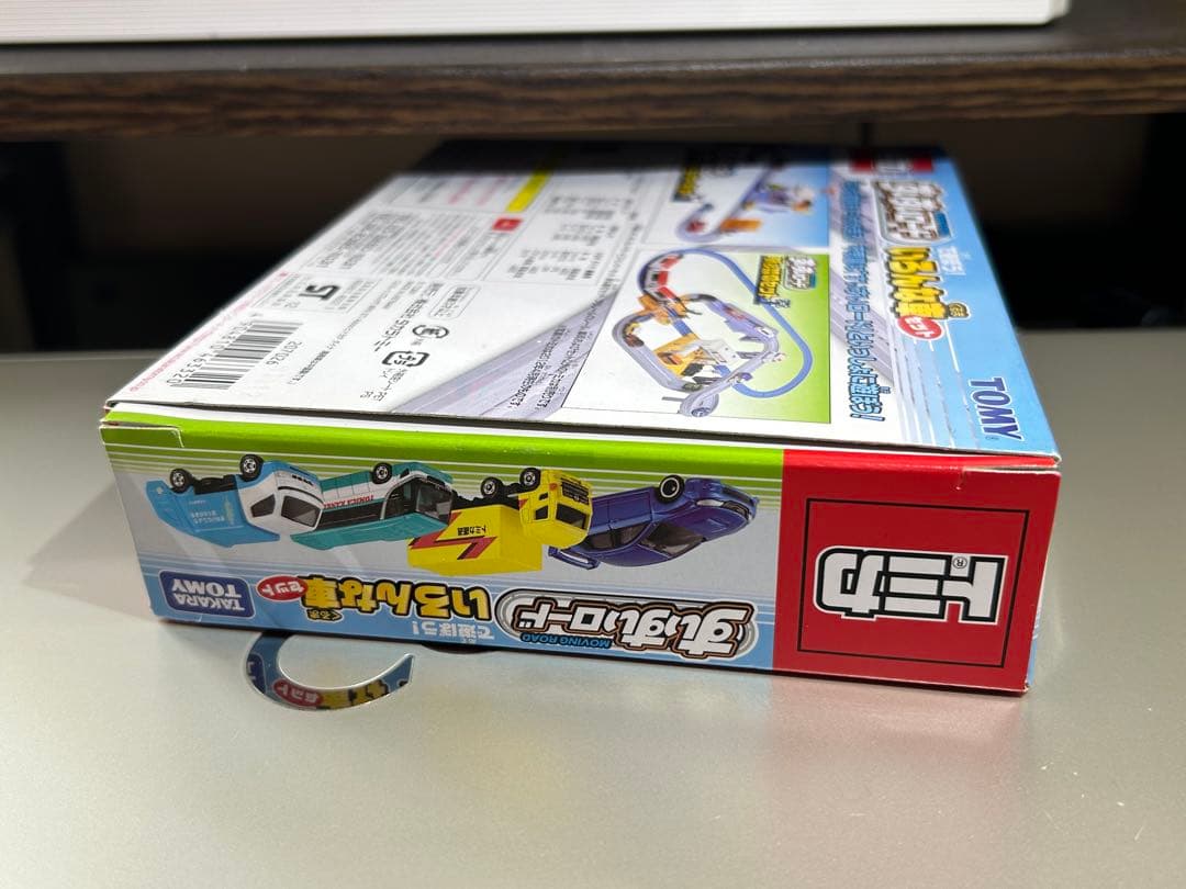 トミカ　日本縦断！GoGoトラックセット　、すいすいロードで遊ぼう！いろんな車