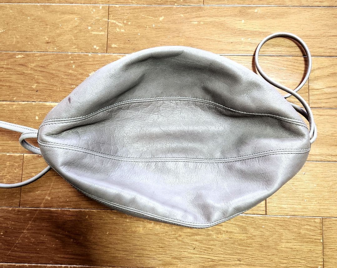 ヨーガンレール　ラグビーボールショルダーバッグ　グレージュ