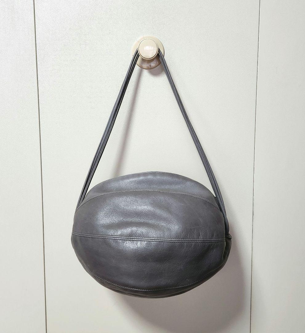 ヨーガンレール　ラグビーボールショルダーバッグ　グレージュ