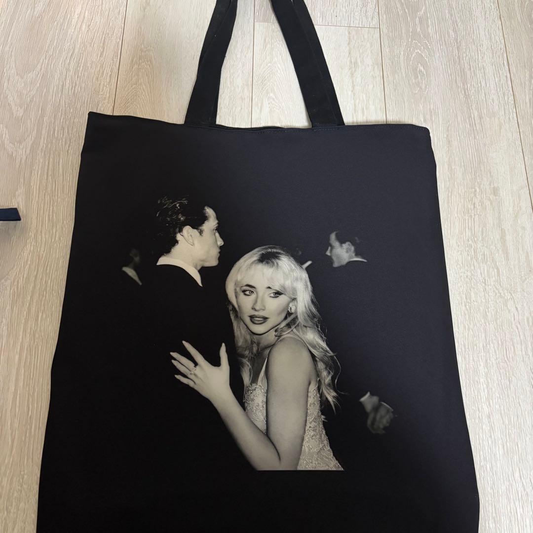 サブリナカーペンター　グッズ　キャップ　トートバッグ