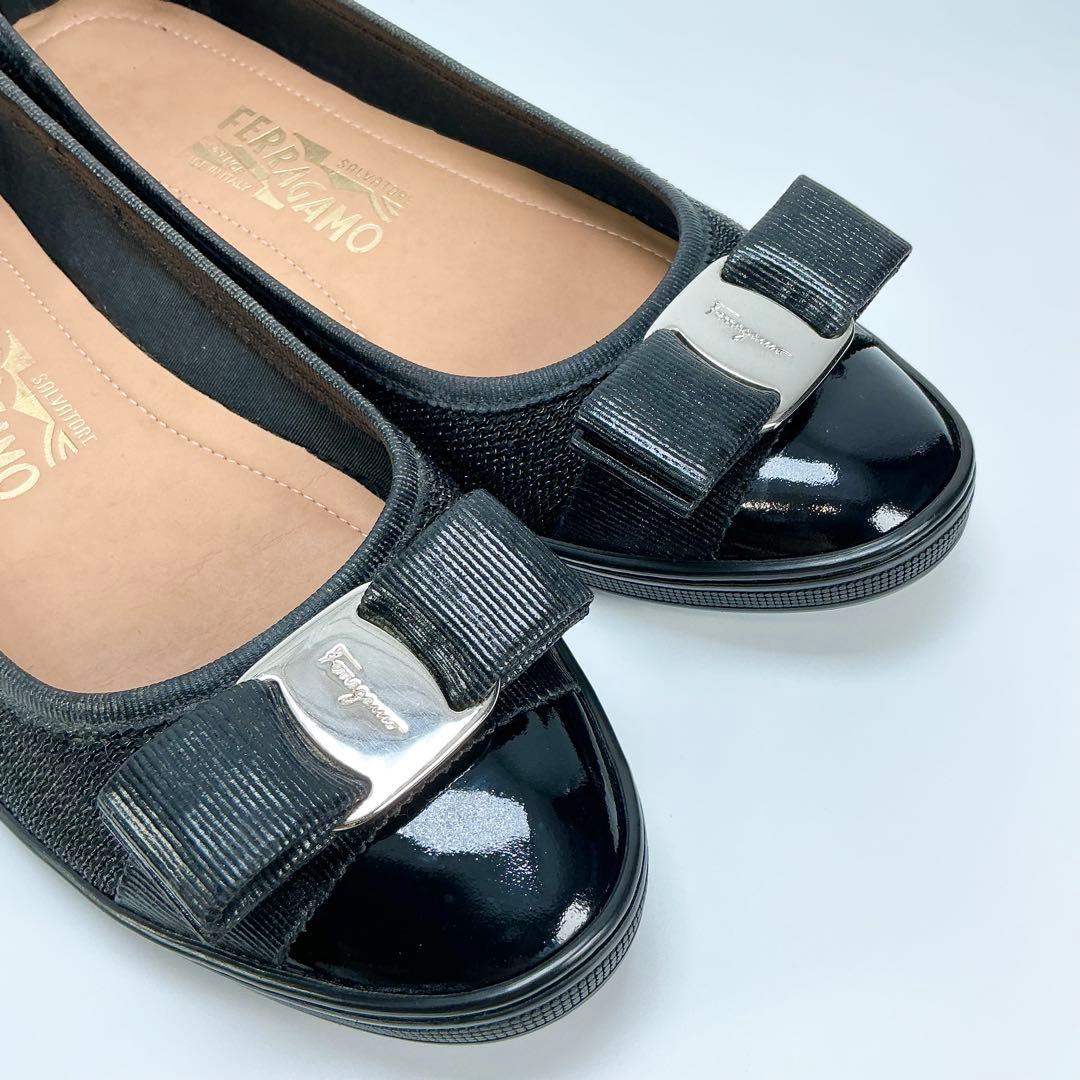 SALVATORE FERRAGAMO　フラットシューズ　ヴァラリボン　エナメル