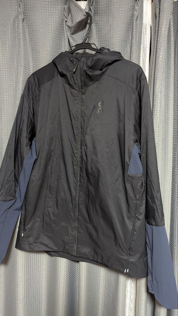 【値下げ】On オン インシュレータージャケット ブラック フード付き