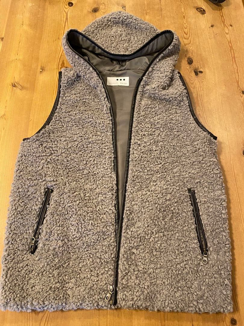 N*O様 スリードッツ　プードルボア　フーディベスト　グレイ