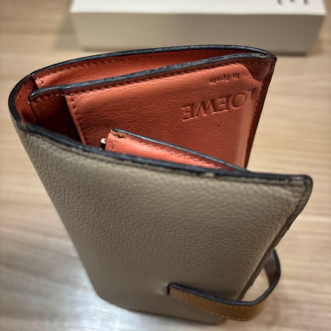 LOEWE ベージュ レザー 長財布