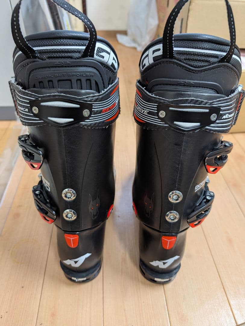 Nordica ドーベルマン WC 130 男性用スキーブーツ