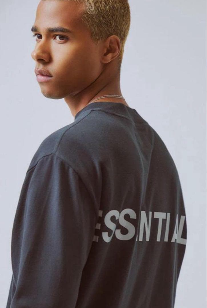 FOG Essentials エッセンシャルズ ロンT 黒 / 銀 Ｍ