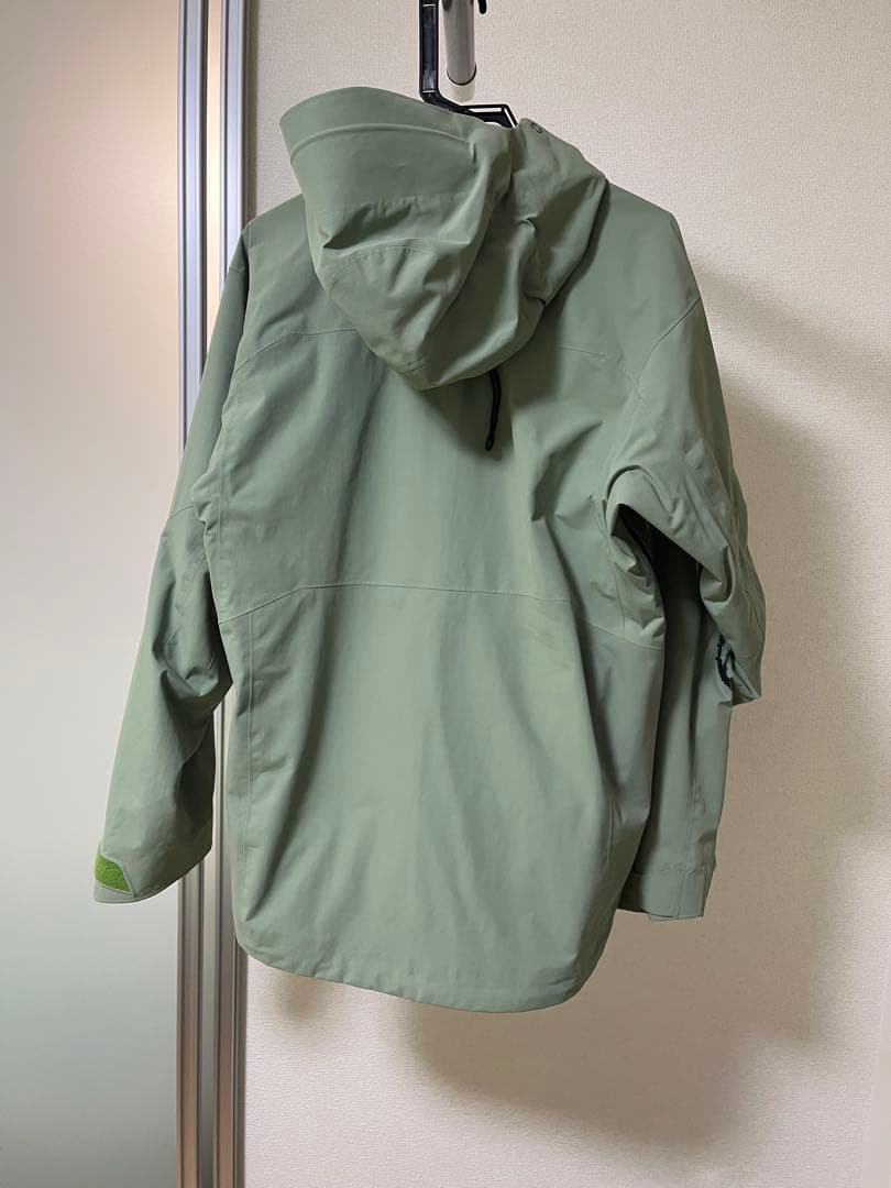 Burton ak スノーボードウェアー 中古品になります。　使用回数　3回