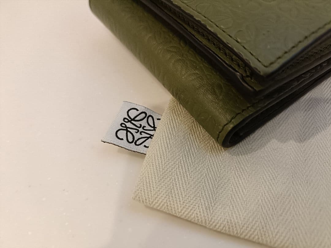 ロエベ リピート トライフォールド ウォレット アナグラム 三つ折り