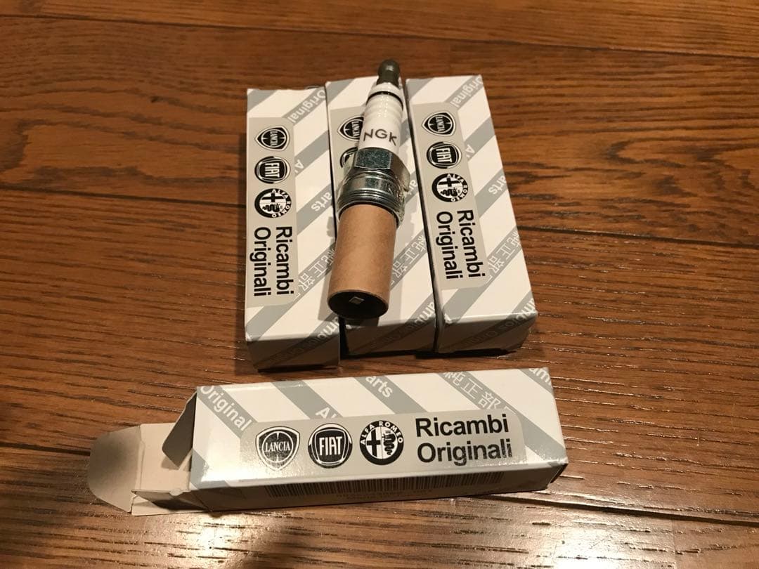 アバルト595用　純正スパークプラグ新品