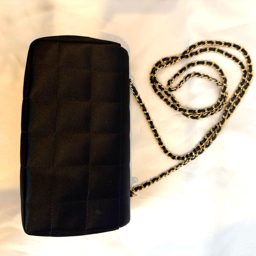 CHANEL ブラック チョコバーショルダーバッグ サテン