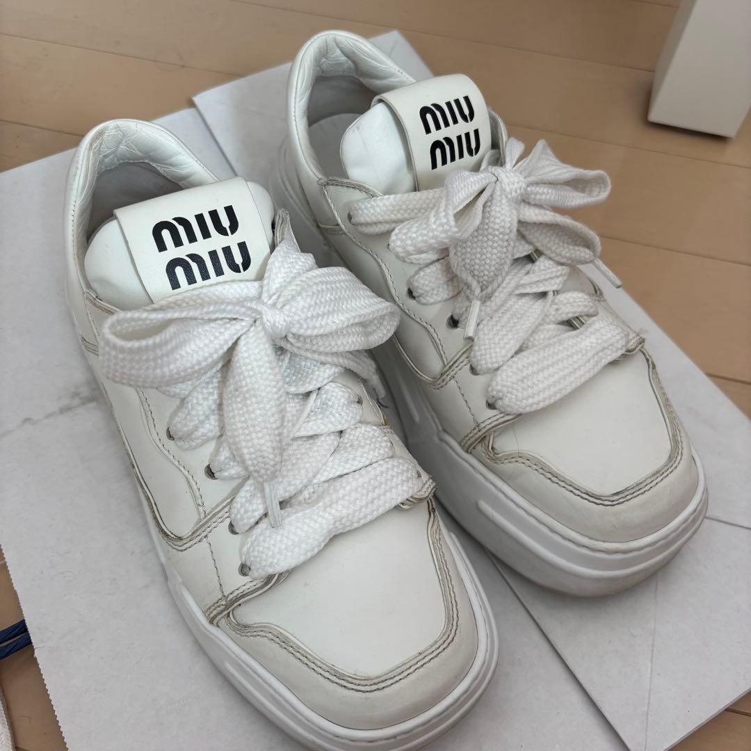 MIUMIU厚底白スニーカー☆ロゴ PRADA
