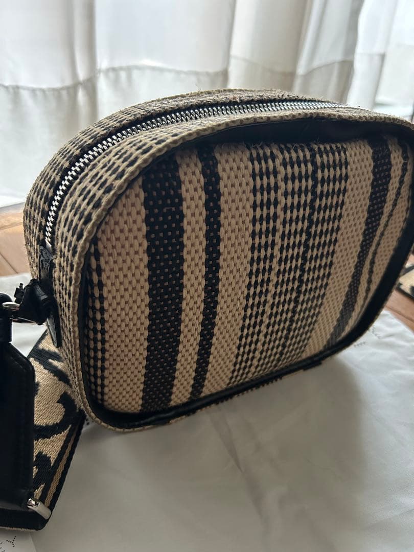 ステラマッカートニー ショルダーバッグ ラフィア風 ストライプ　カメラバッグ