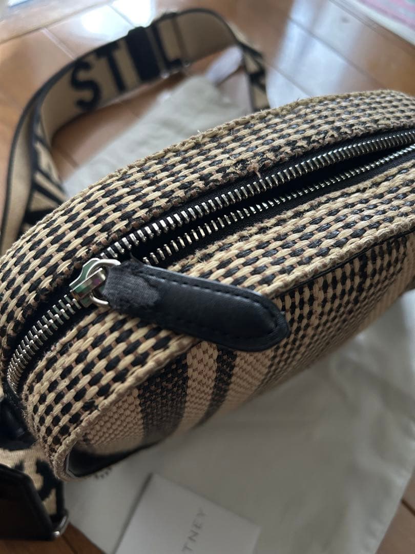 ステラマッカートニー ショルダーバッグ ラフィア風 ストライプ　カメラバッグ