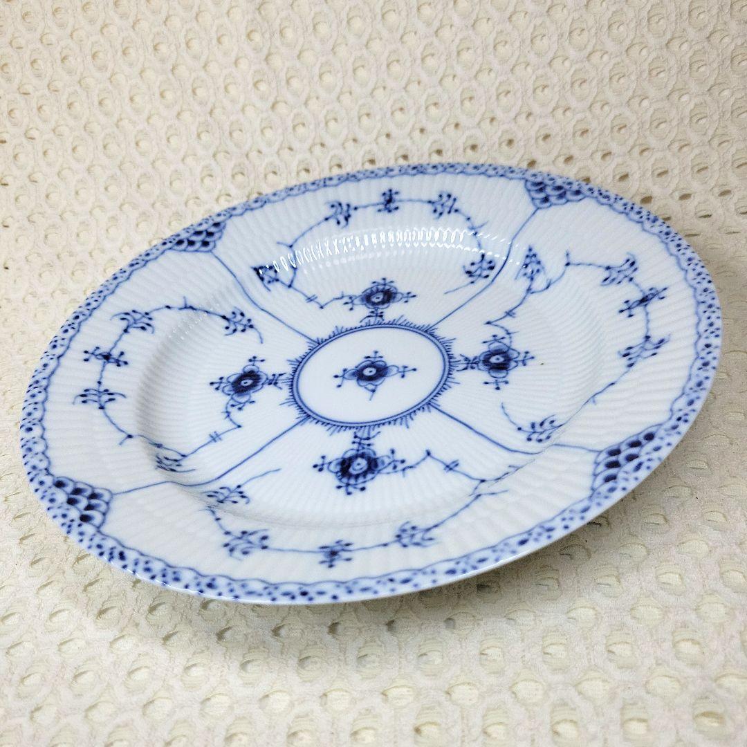 ロイヤルコペンハーゲン　ハーフレース２５センチ　プレート１枚