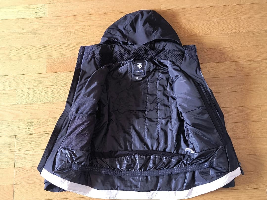 DESCENTE　スキー用ジャケット 黒白