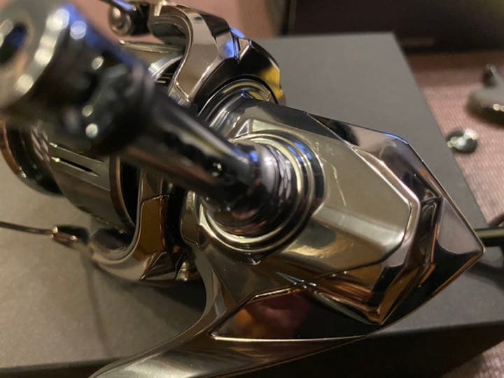 未使用22ステラ4000MHG カスタムハンドルノブ付きリールスタンド付き