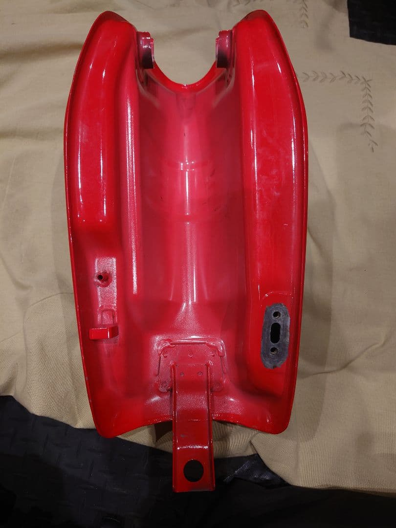 【週末限定！値下げ中】250TR タンク 赤 キャブ車