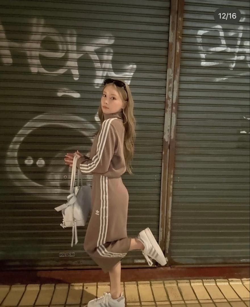 重盛さと美着用　adidas セットアップ　スカート　ジャケット