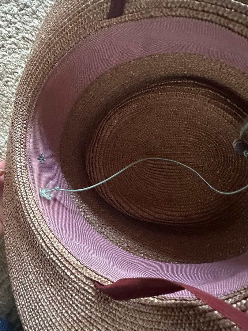 ベージュ ストロー 麦わら帽子 赤いリボン付き　chisaki チサキ