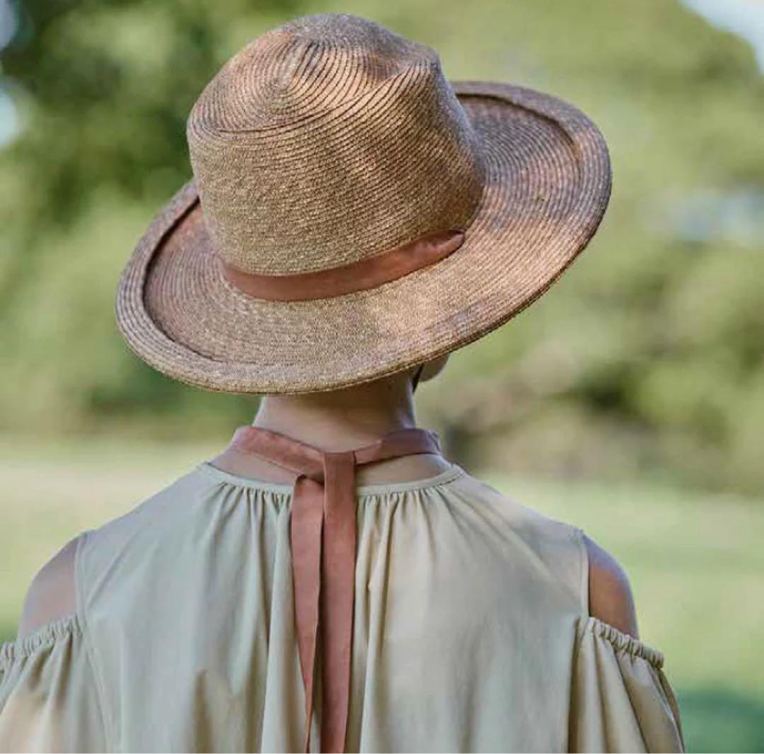 ベージュ ストロー 麦わら帽子 赤いリボン付き　chisaki チサキ