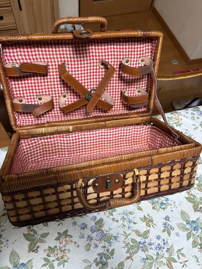 ピーターラビットティーセット　バスケット付き