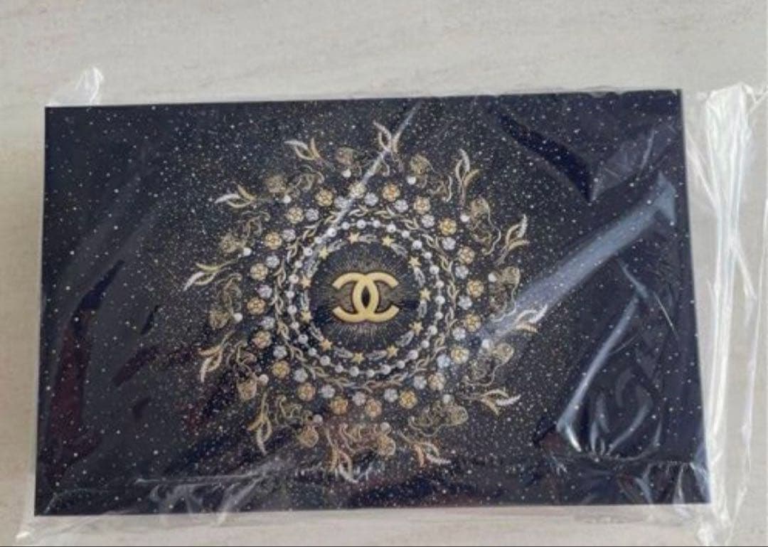 シャネル　リップアンドネイルケアセット　ホリデー　コフレ　2025 ポーチ付き