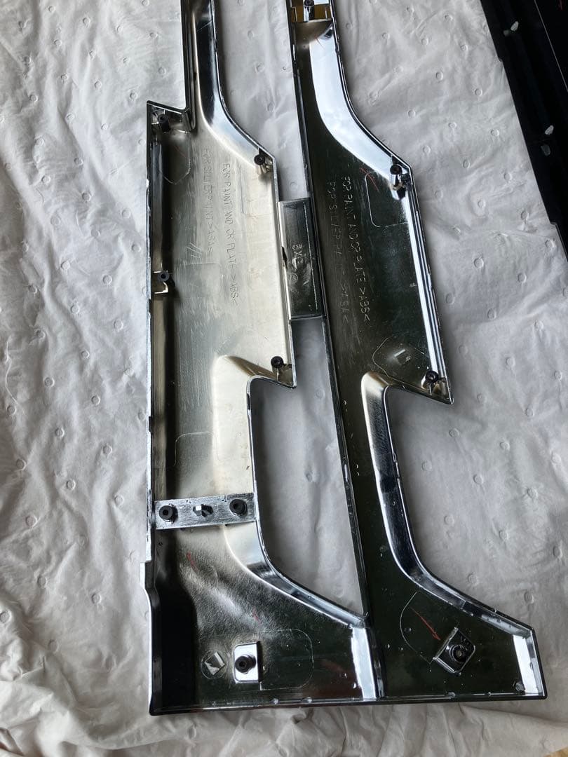 ISUZU フロントグリル　未使用　　5