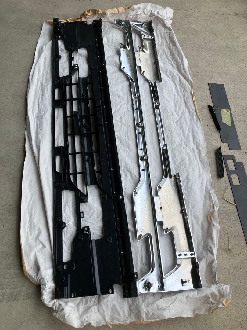 ISUZU フロントグリル　未使用　　5