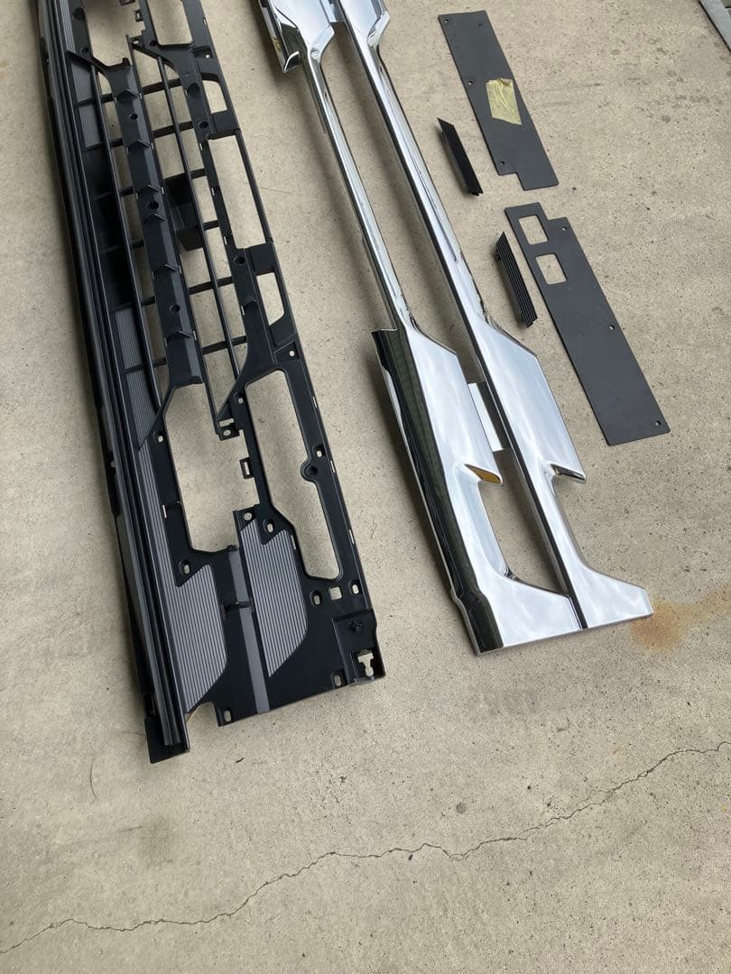 ISUZU フロントグリル　未使用　　5