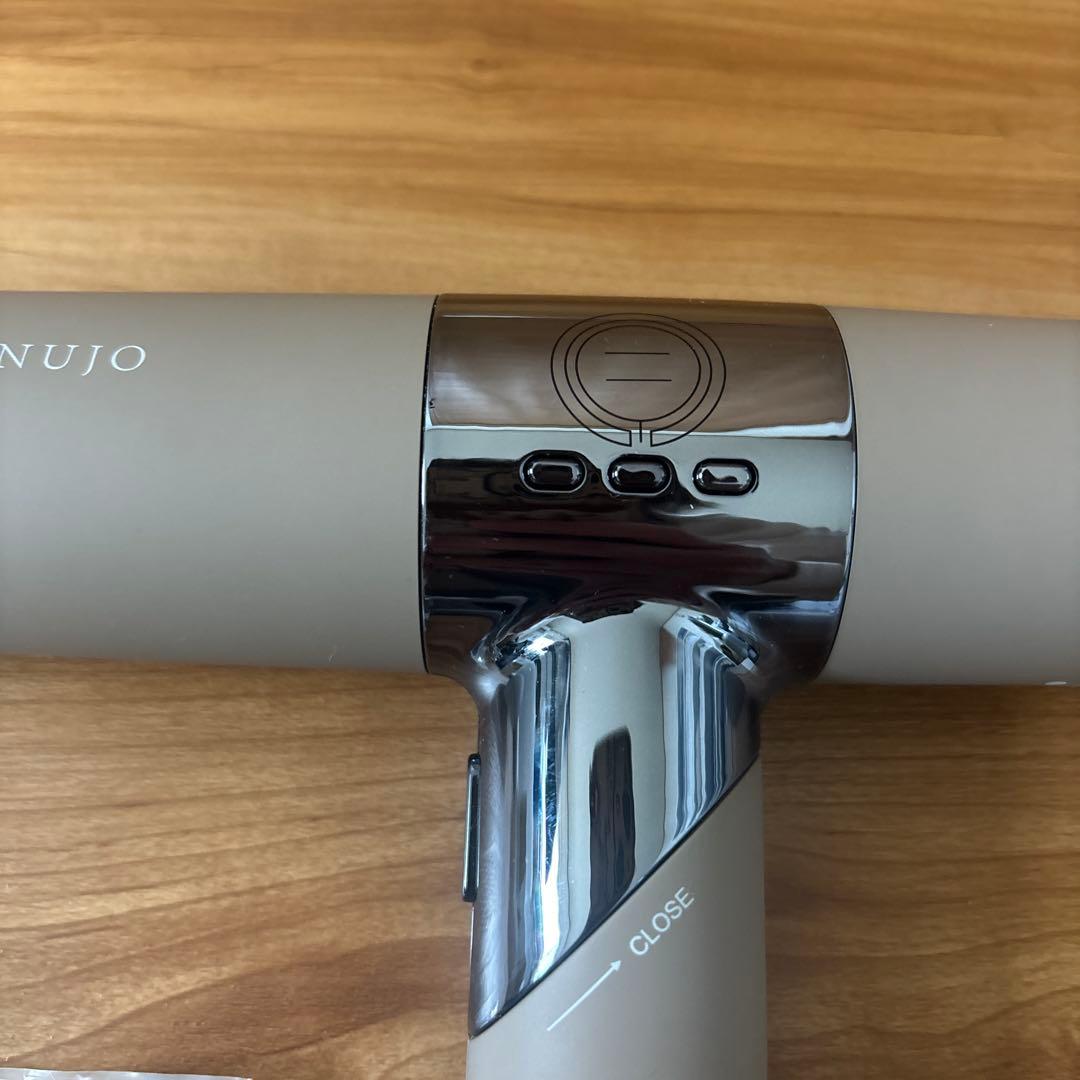 絹女　KINUJO ヘアドライヤー 美髪　マイナスイオン　軽量ドライヤー