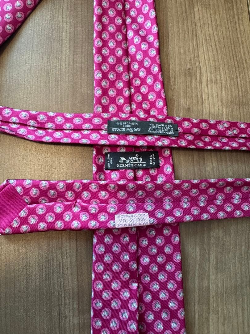 【HERMES】エルメス　ネクタイ　ピンク　馬柄 高級シルク100%