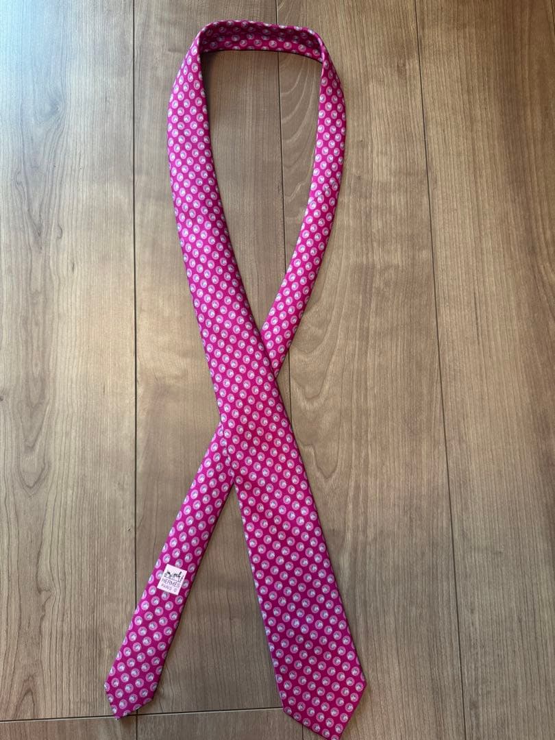 【HERMES】エルメス　ネクタイ　ピンク　馬柄 高級シルク100%