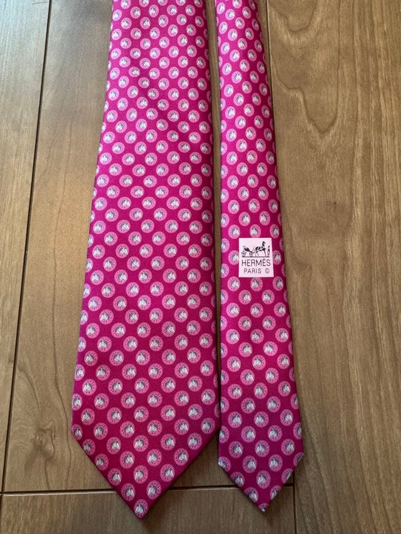 【HERMES】エルメス　ネクタイ　ピンク　馬柄 高級シルク100%
