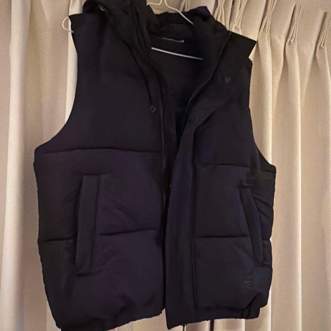 ZARA ブラック ダウンベスト フード付き