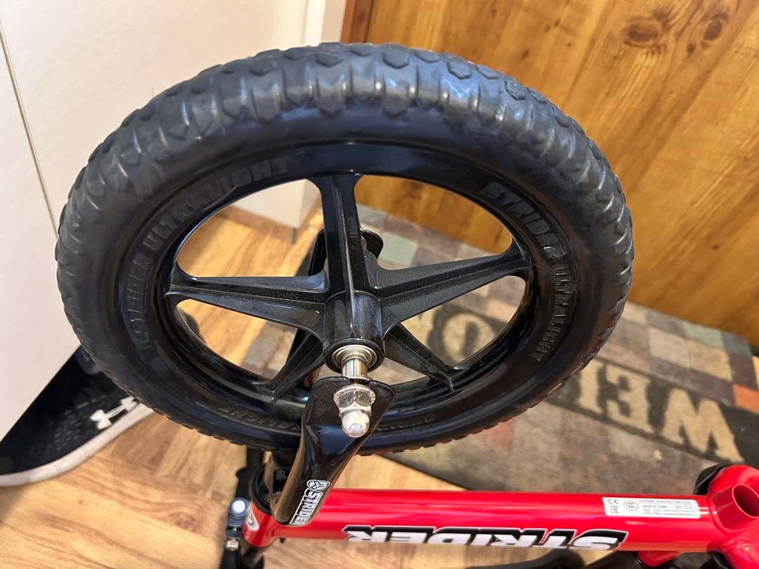 美品STRIDER バランスバイク レッド