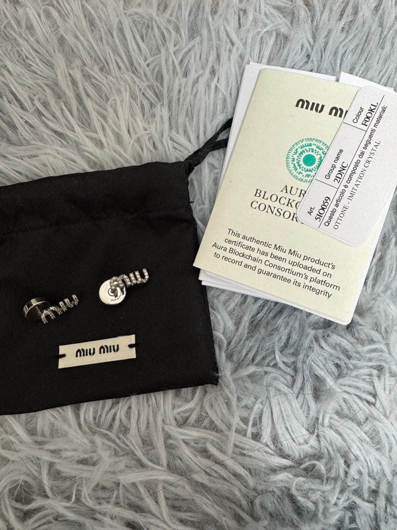 miumiu クリスタル付 メタル ピアス