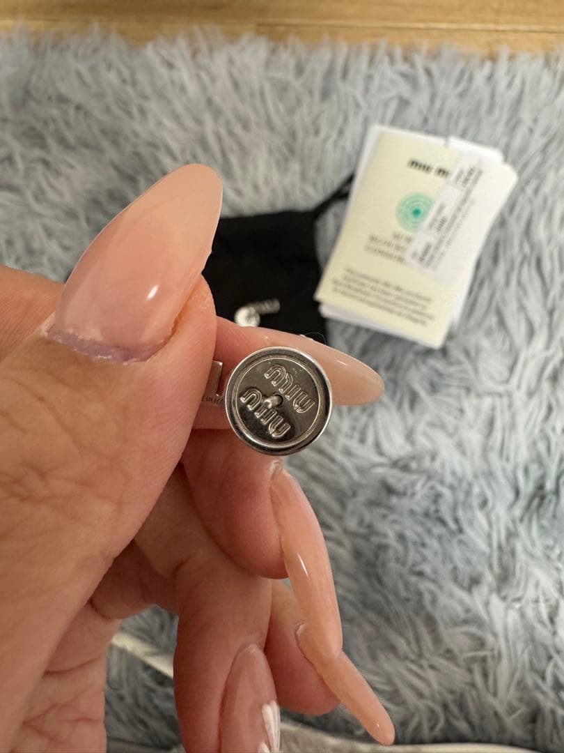 miumiu クリスタル付 メタル ピアス