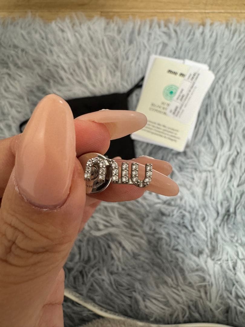 miumiu クリスタル付 メタル ピアス